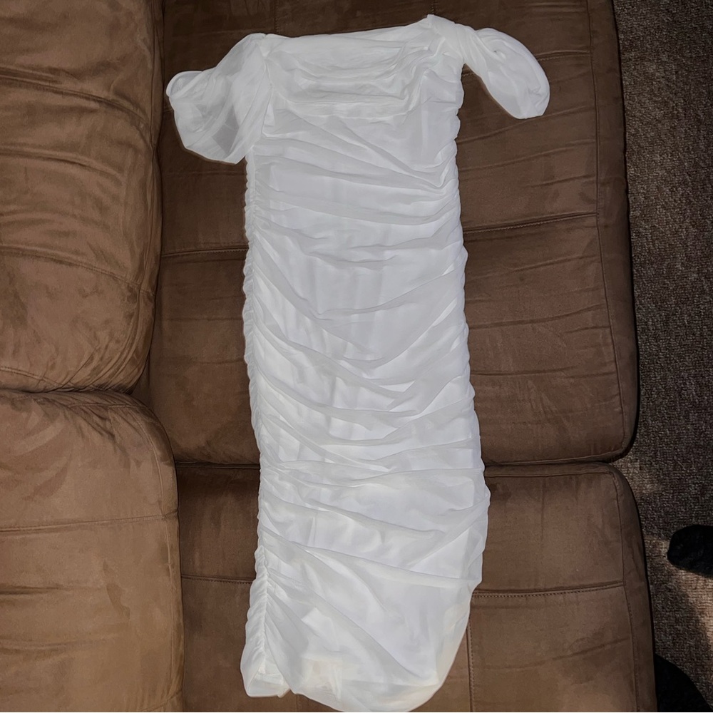 Showpo White Off Shoulder Ruched Bodycon Midi Dress XL/10 - Picture 3 of 9